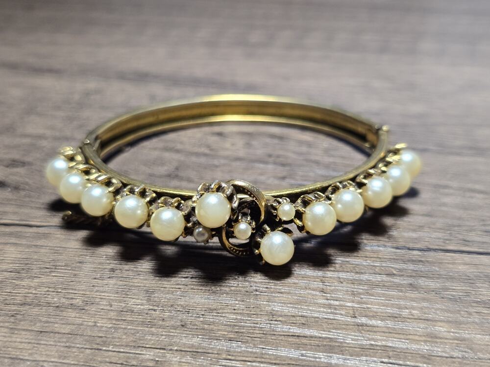 Vintage Florenza gold tone pearl clamp bracelet w/ etched design size 6.75